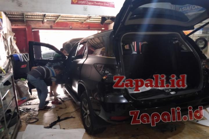 Jasa Wrapping Sticker Mobil